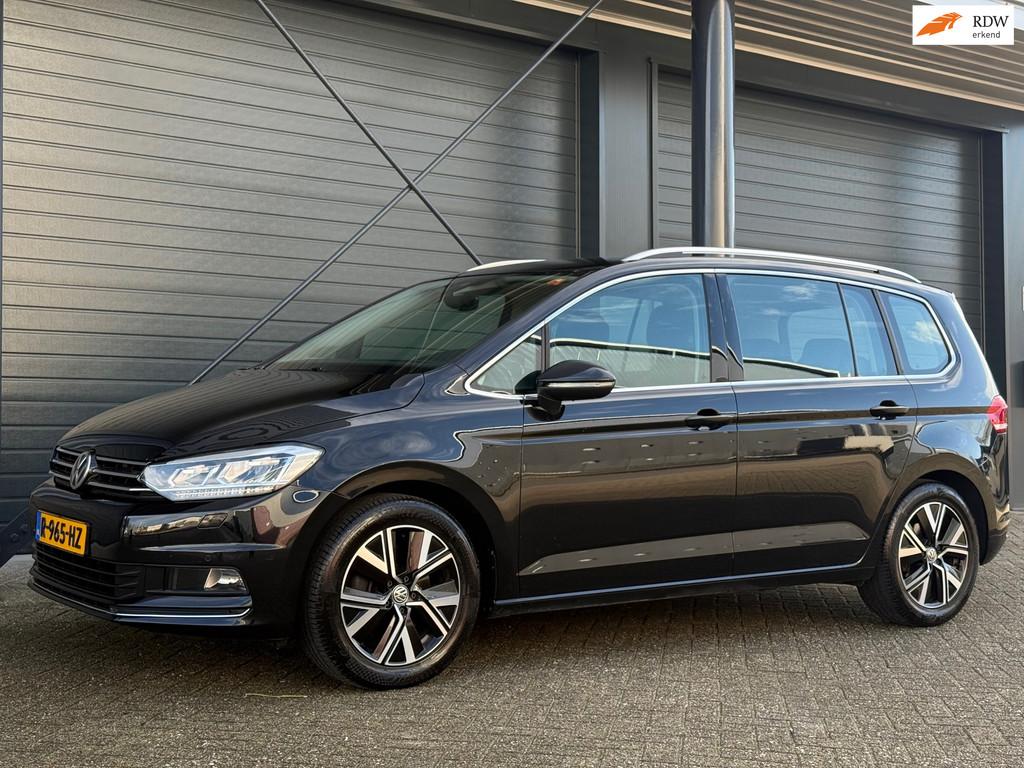 Volkswagen Touran 1.5 TSI Highline Business R, Camera, Stoel, 15 km/l, 4 cilinders, 150 pk, Alcantara