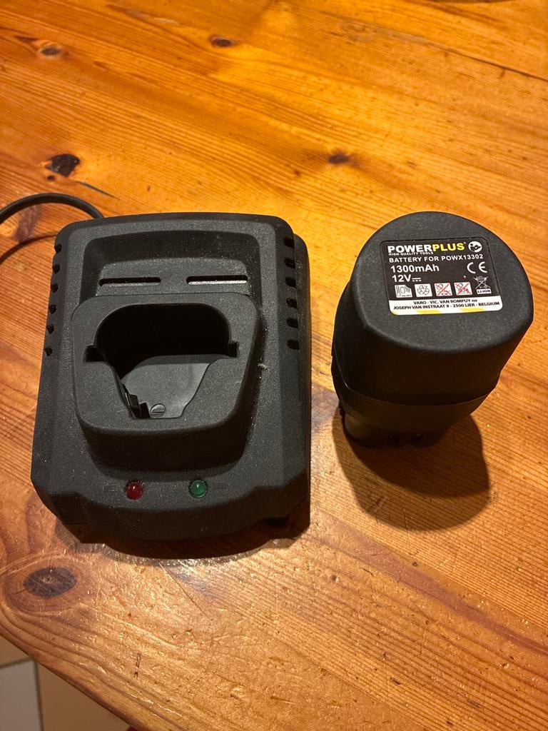 Powerplus POWX13302 Accu 12V + Oplader, Doe-het-zelf en Verbouw, Gereedschap | Machine-onderdelen en Toebehoren, Gebruikt, Ophalen