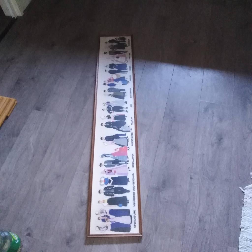 Geborduurd schilderij met klederdracht met stedennamen, Ophalen, Gebruikt