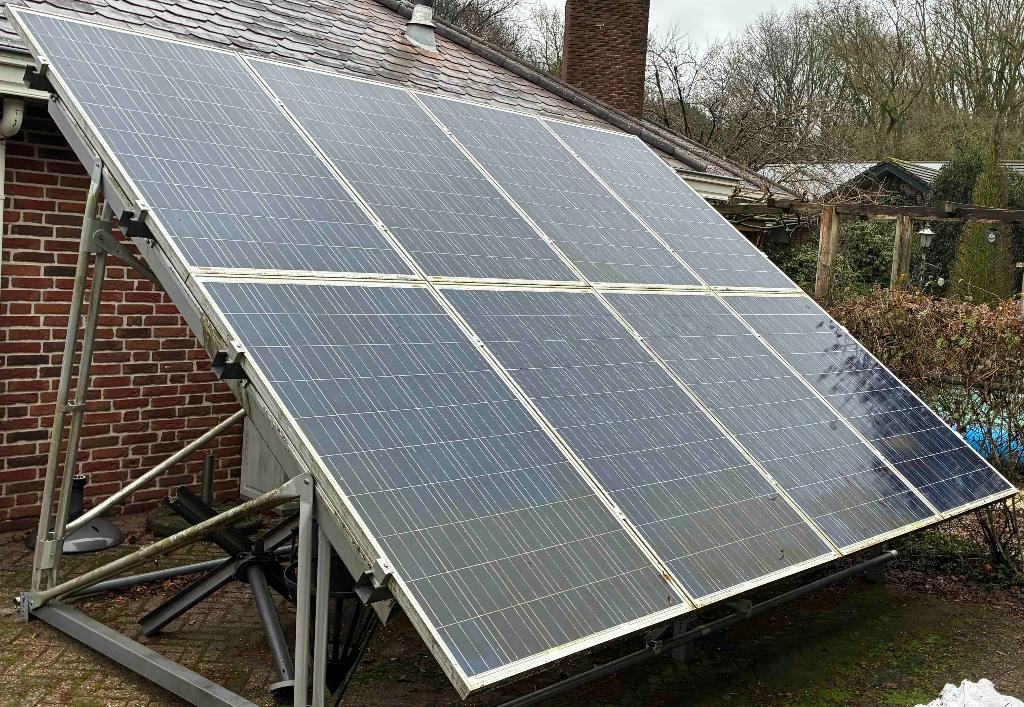 set 8 Zonnepanelen Astronergy 250Wp & SMA Sunny Boy omvormer, Doe-het-zelf en Verbouw, Zonnepanelen en Toebehoren, Ophalen, Gebruikt
