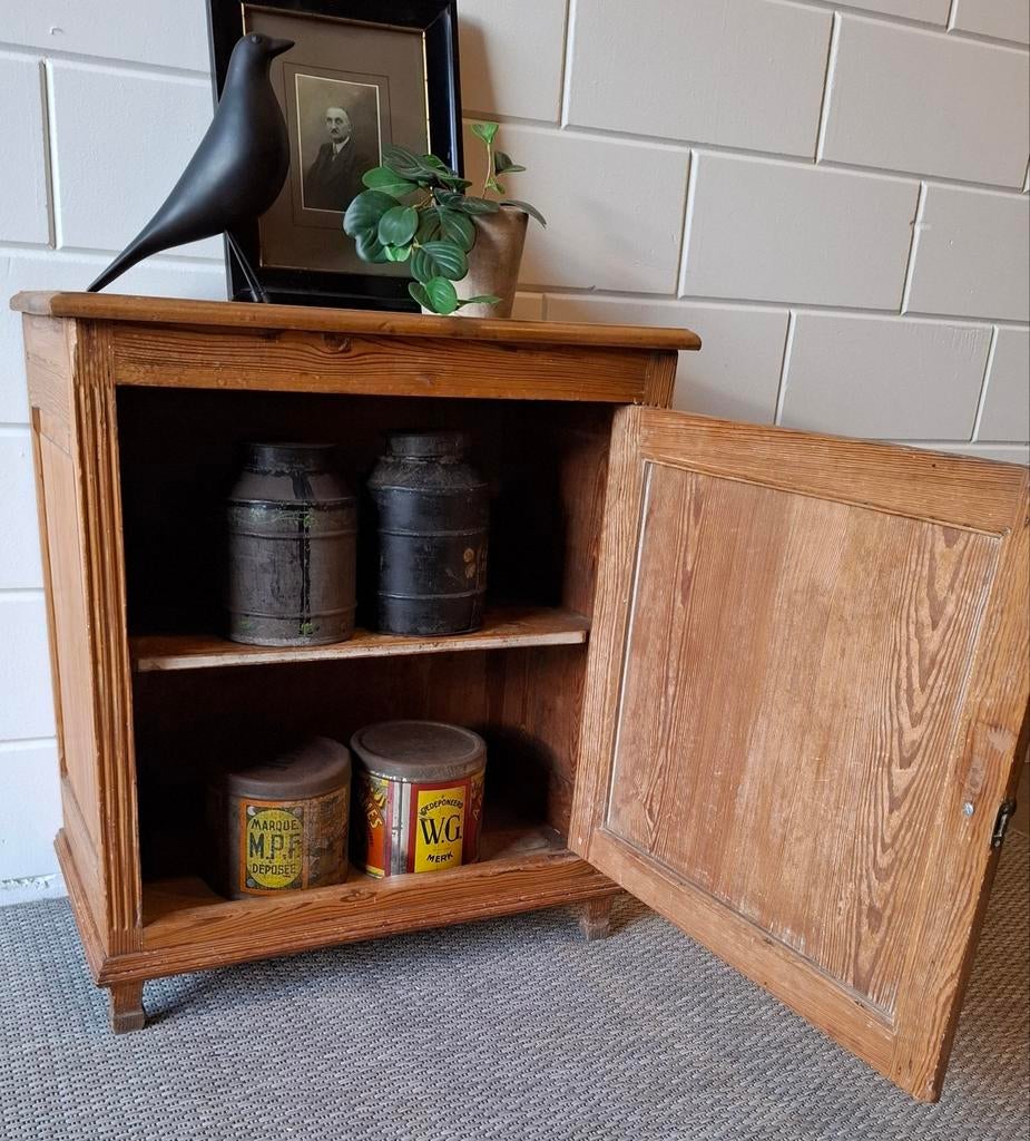 Vintage/Antiek grenen kast, Brocante houten kastje, Ophalen