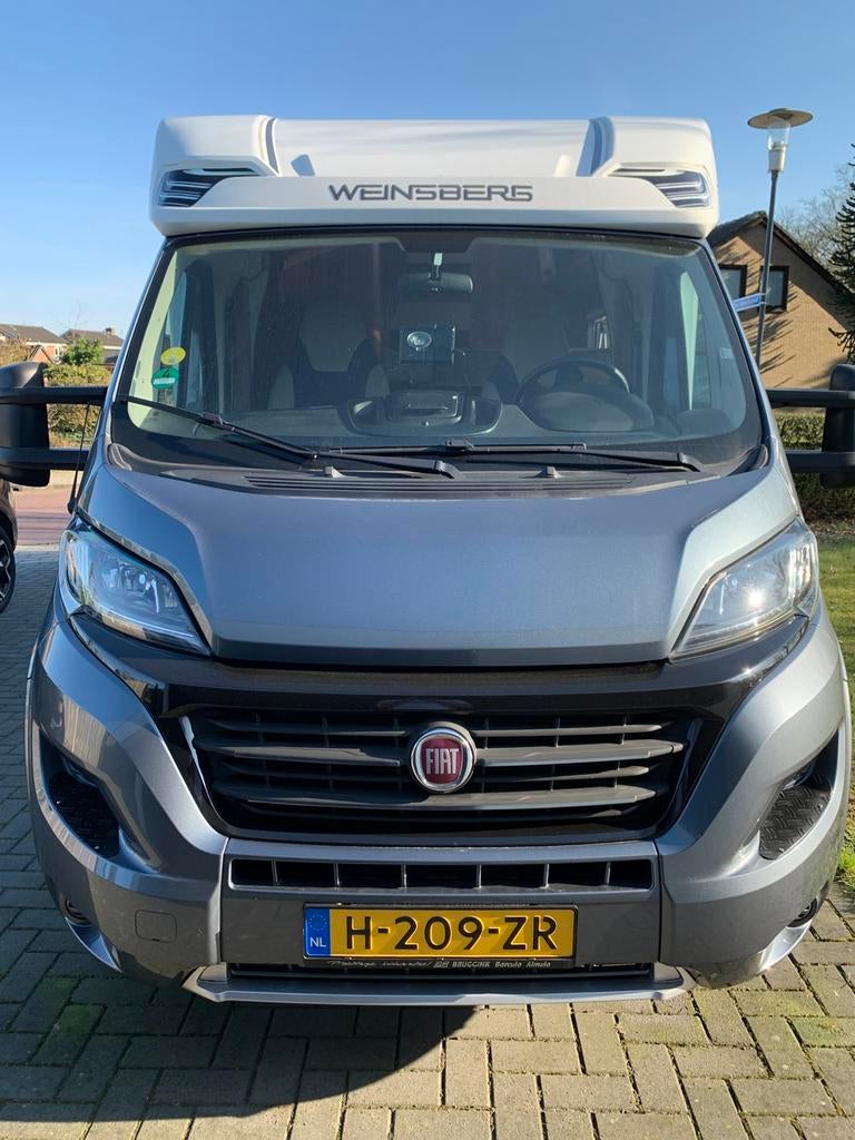 Zeer nette Weinsberg 700 MEH cara loft uit 2016, Caravans en Kamperen, Campers, Weinsberg, Ringverwarming, Airbags, Fiat