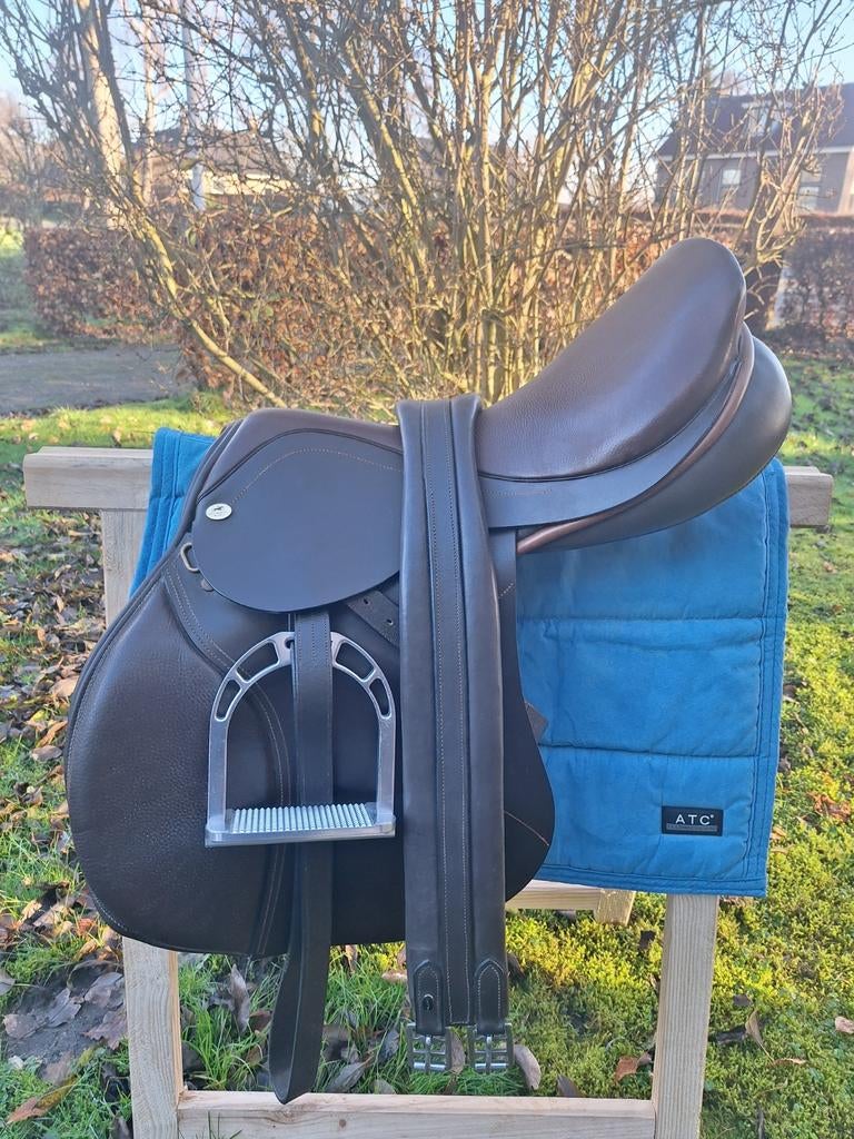 Diverse mooie springzadels, Dieren en Toebehoren, Paarden en Pony's | Zadels, Dressuur, Ophalen of Verzenden