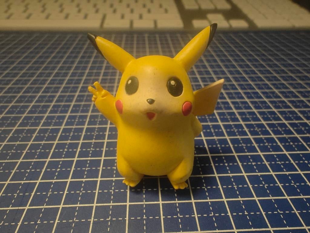 Vintage TOMY Nintendo Pokemon PIKACHU Mini Figure Yellow CGT, Ophalen of Verzenden