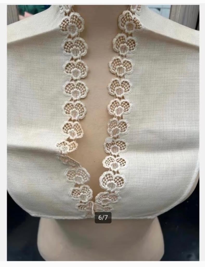 Antieke Kraag met Kant, bloem en Knoopjes voor bv. paspop, Antiek en Kunst, Antiek | Kleding en Accessoires, Ophalen of Verzenden