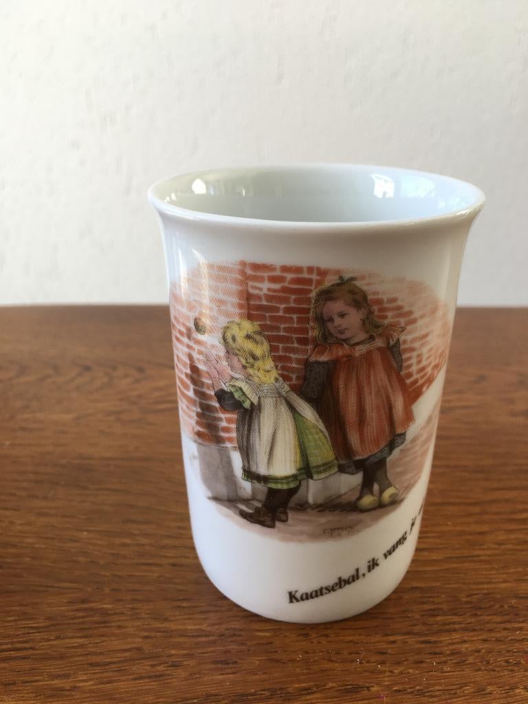 Porseleinen Beker "Ot en Sien" 'Royal Schwab" Nieuw, Nieuw, Ophalen of Verzenden, Overige stijlen, Kop(pen) en/of Schotel(s)