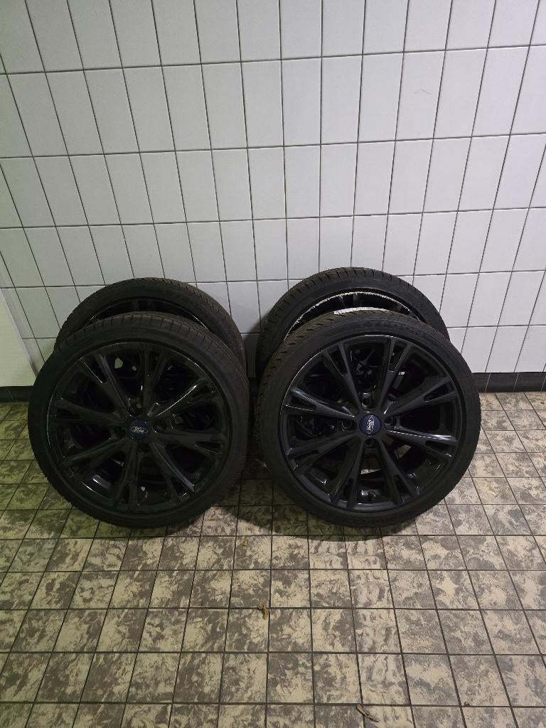 Ford Fiesta 17inch originele Velgen met Banden, Auto-onderdelen, Ophalen, Gebruikt, Banden en Velgen, 17 inch