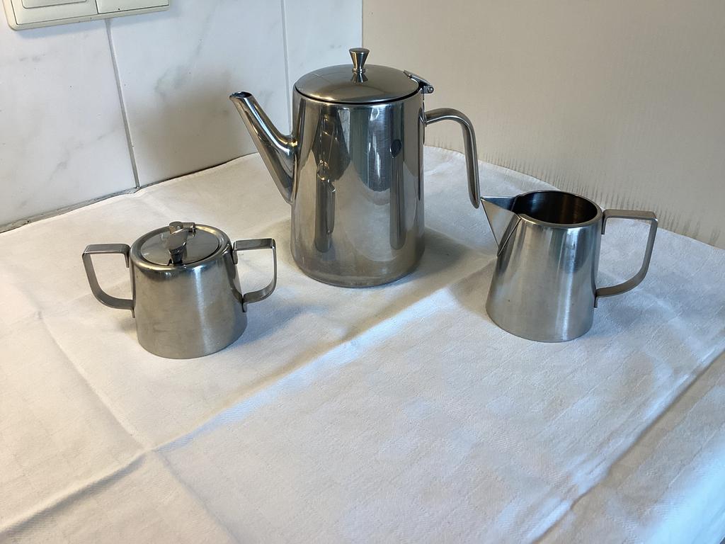 Sola koffiekan, suikerpotje en roomkannetje, jaren 60., Ophalen of Verzenden, Gebruikt, Rvs, Overige typen
