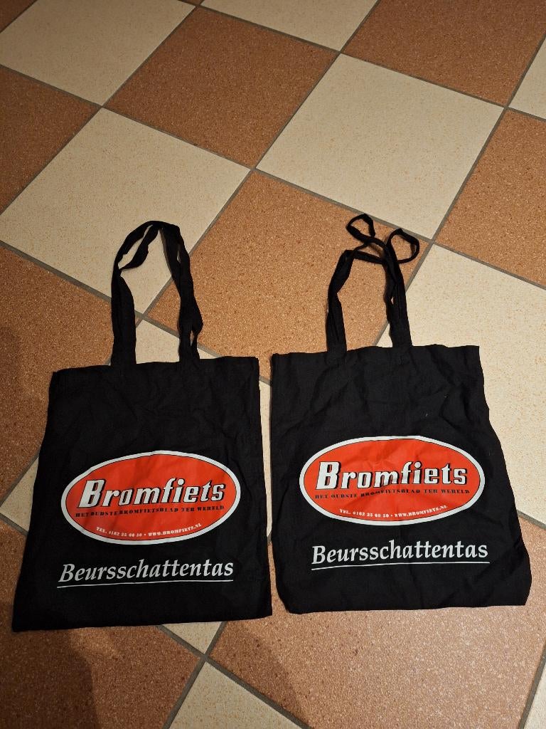 2 stuks tas  van het blad bromfiets nieuw, Fietsen en Brommers, Ophalen of Verzenden, Nieuw, Overige typen, Onbekend
