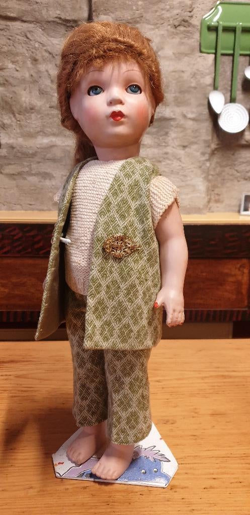 Mooie compositie meisjes pop met gesloten mond, Ophalen