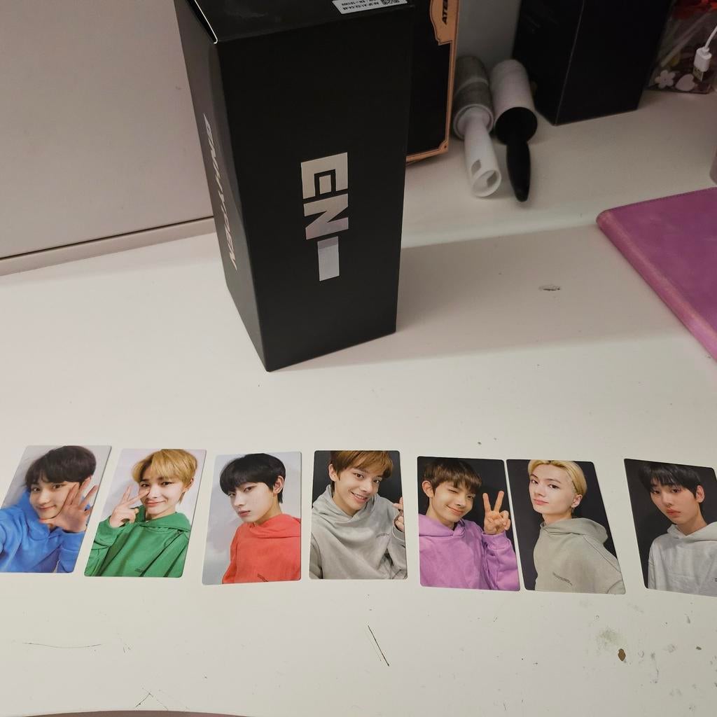 Enhypen Lightstick original with photocards, Verzamelen, Muziek, Artiesten en Beroemdheden, Ophalen, Zo goed als nieuw, Foto of Kaart