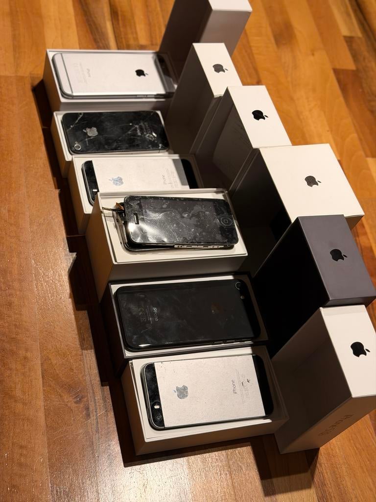 iPhone verzameling: 1x iPhone 8, 2x 5s, 1x 4, 1x 3f, Gebruikt, Overige modellen, Zwart, Ophalen of Verzenden