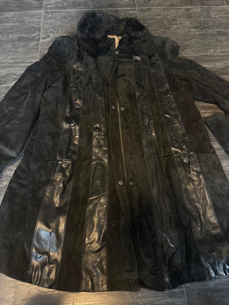 Zwarte Fabiani jas met bontkraag - Maat M, Ophalen of Verzenden, Gedragen, Maat 38/40 (M), Zwart