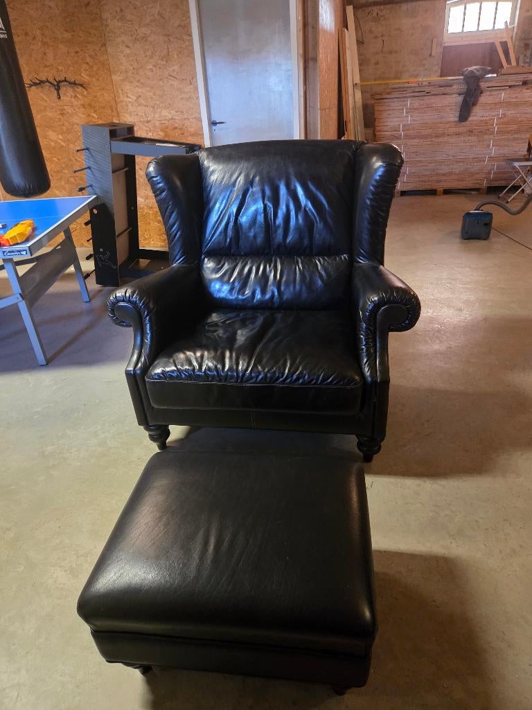 Loveseat zwart runderleer met poef per direct beschikbaar, Ophalen, Gebruikt, Landelijk, 100 tot 125 cm