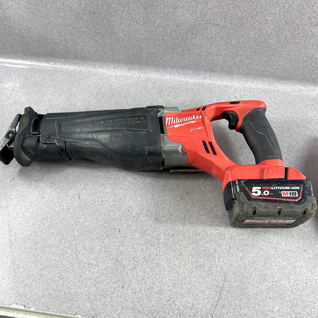 Milwaukee gereedschapset | 2 accu's | oplader | SALE| 391899, Ophalen of Verzenden, Gebruikt