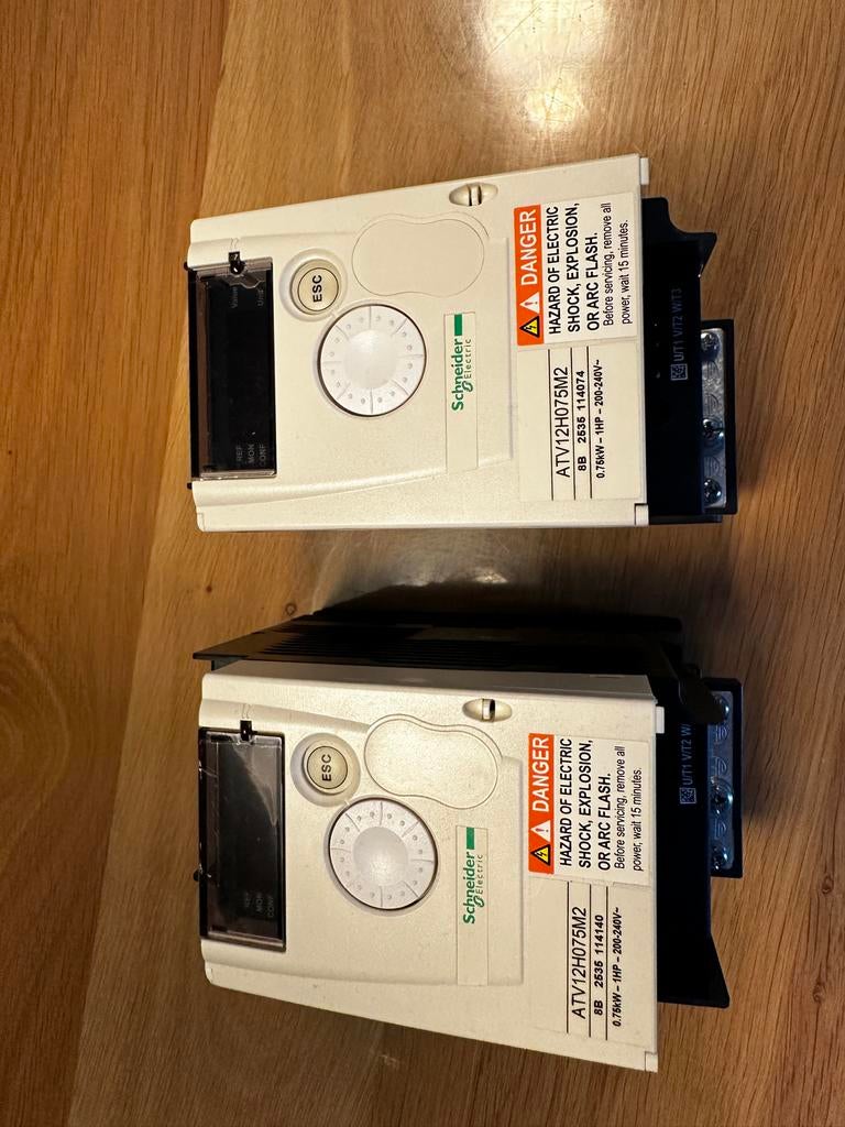 1x Schneider ATV12H075M2 Frequentie Regelaars, Ophalen, Zo goed als nieuw