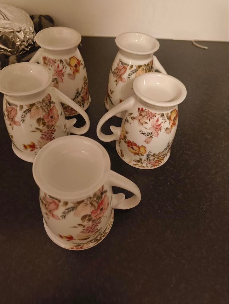 Set van 5 porseleinen kopjes met bloemmotief, Huis en Inrichting, Keuken | Servies, Ophalen, Zo goed als nieuw, Overige stijlen