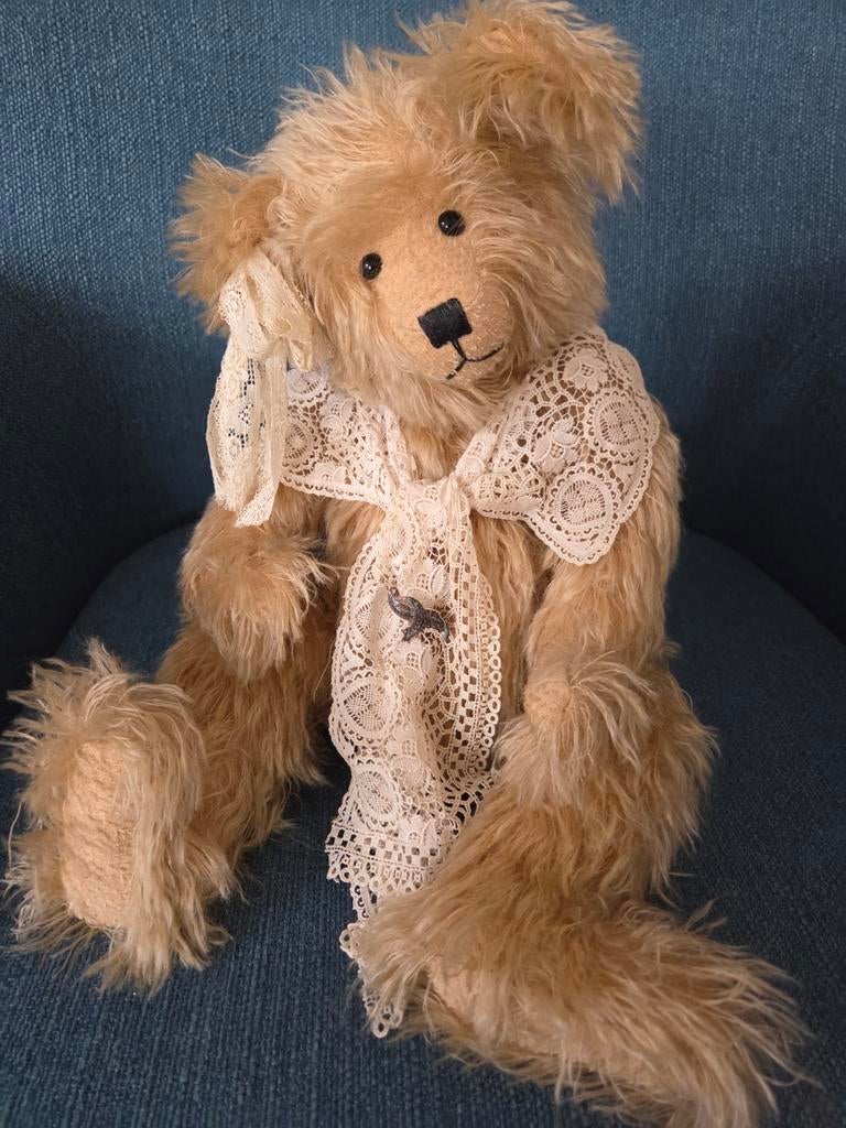 Grote langharige Beer met kanten kraag handgemaakt, Ophalen of Verzenden, Stoffen beer, Overige merken