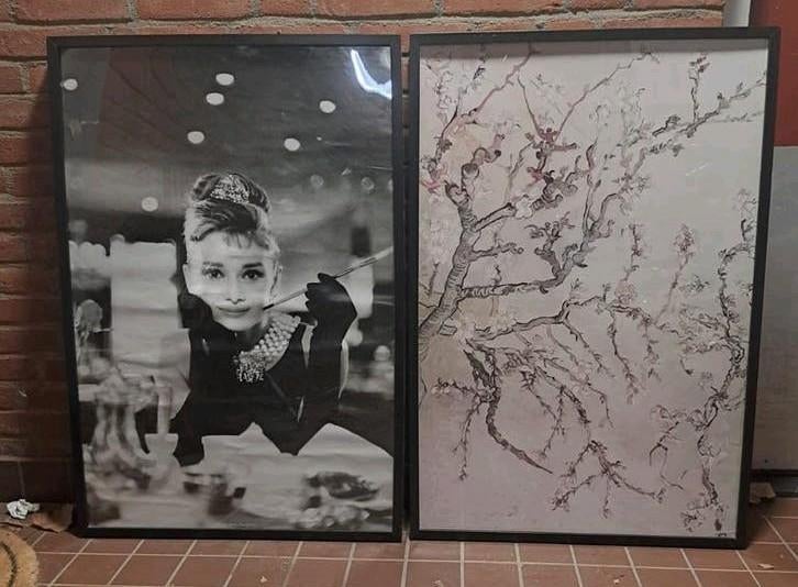 Posters in zwarte moderne IKEA lijst (94x63,5 cm), Ophalen, Gebruikt, Foto of Poster, 75 cm of meer