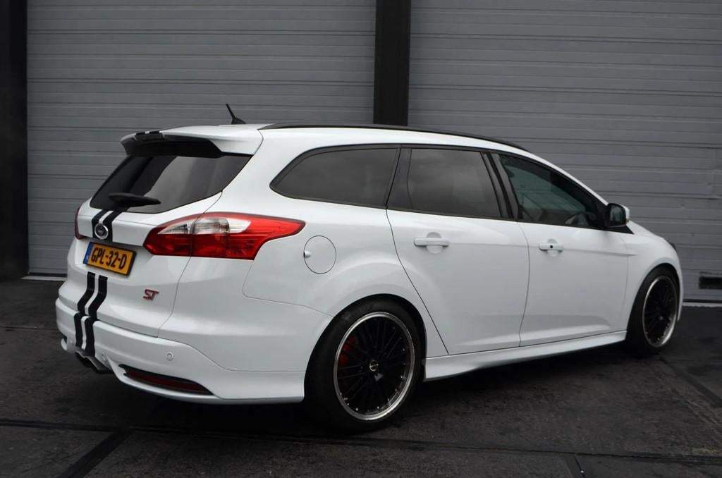 Ford Focus Wagon 2.0 EcoBoost ST-3, Auto's, Ford, Focus, Euro 5, Gebruikt, Zwart