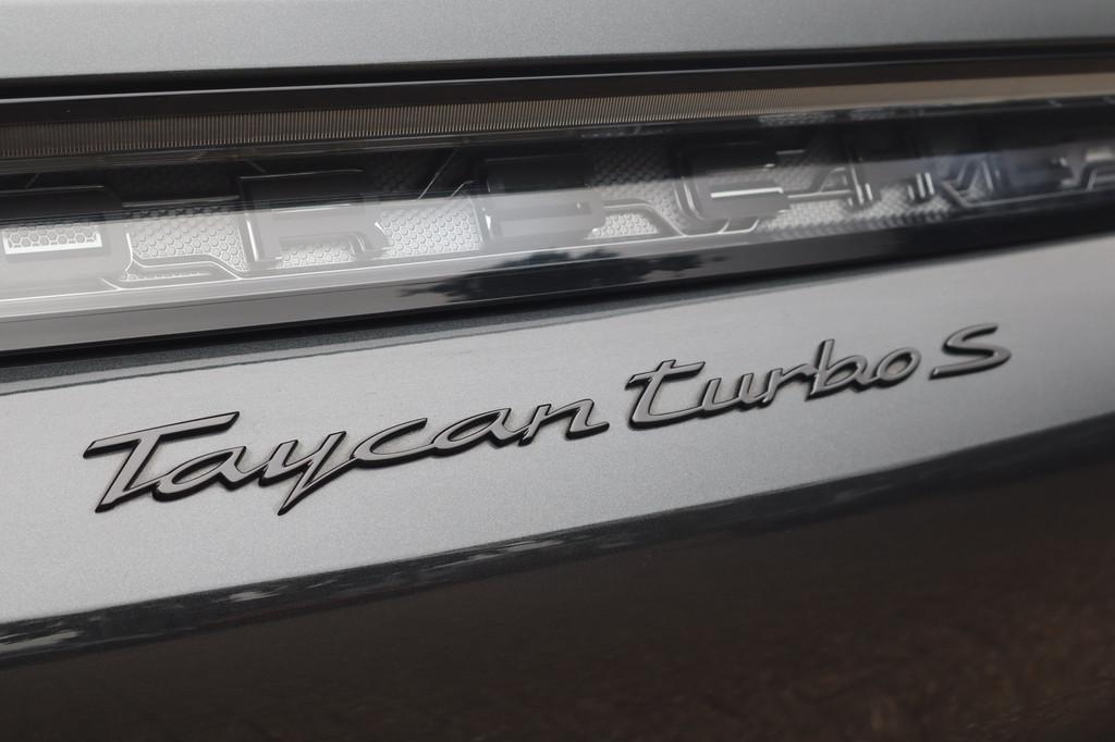 Porsche Taycan Cross Turismo Turbo S *Nieuwprijs € 202.452, Auto's, Gebruikt, 4 stoelen, 93 kWh, Leder