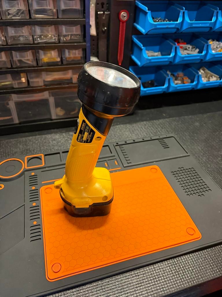 Dewalt DW904 Lamp met 12V Accu, Ophalen of Verzenden, Gebruikt, Minder dan 50 watt, Lamp