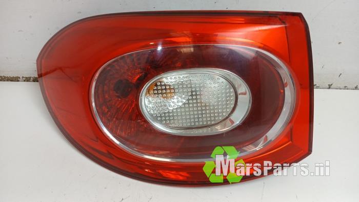 Achterlicht links van een Volkswagen Tiguan, Gebruikt, -, Volkswagen, -