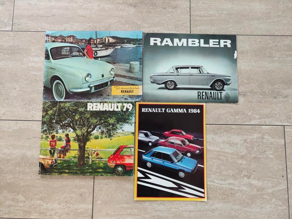 4 vintage Renault folders. Waaronder Renault Dauphine., Ophalen of Verzenden, Gelezen, Renault