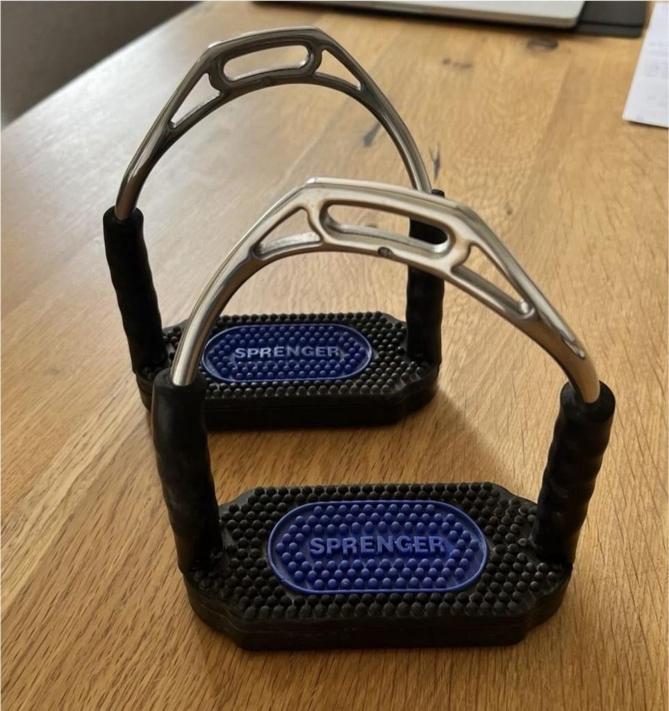 Sprenger bow balance stijgbeugels, Dieren en Toebehoren, Paarden en Pony's | Hoofdstellen en Tuigage, Ophalen of Verzenden, Zo goed als nieuw