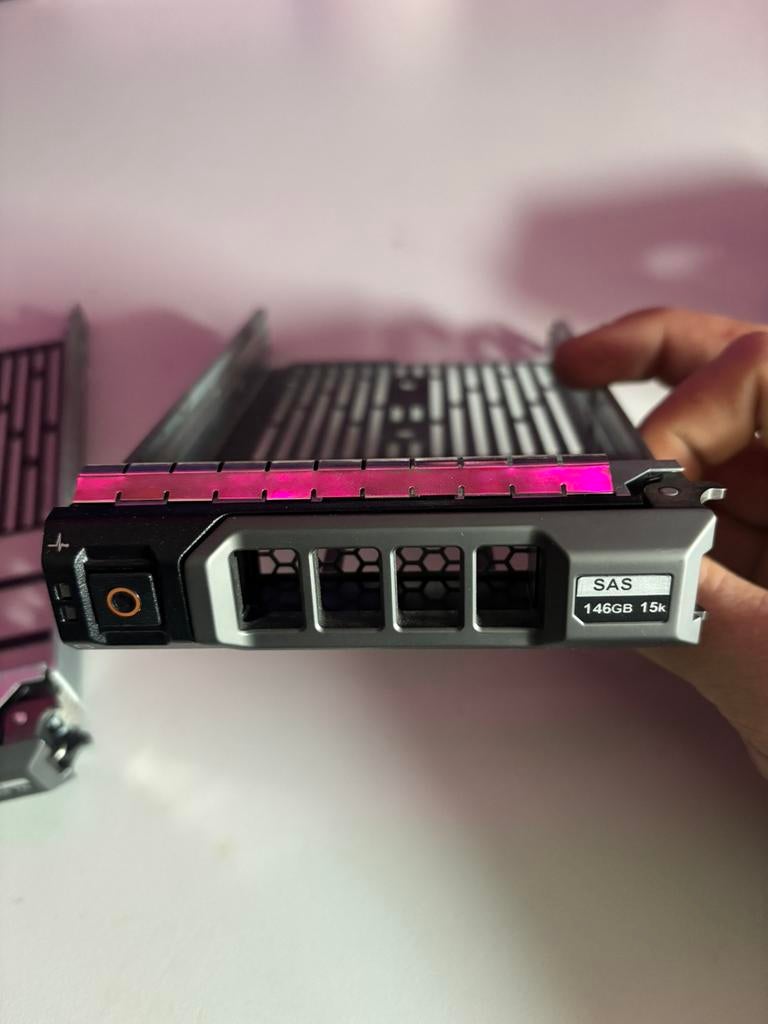 Dell poweredge drive caddy’s en blanks, Computers en Software, Servers, Ophalen of Verzenden, Zo goed als nieuw