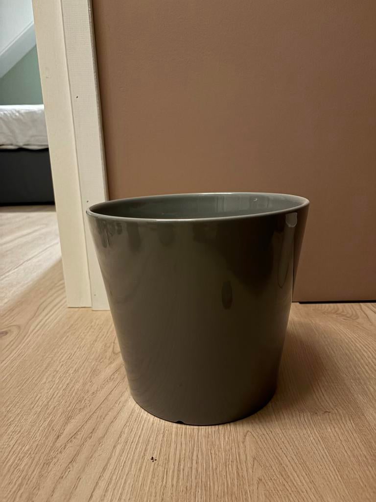 Grijze bloempot, Tuin en Terras, Bloempotten, Overige materialen, Rond, Zo goed als nieuw, Minder dan 40 cm