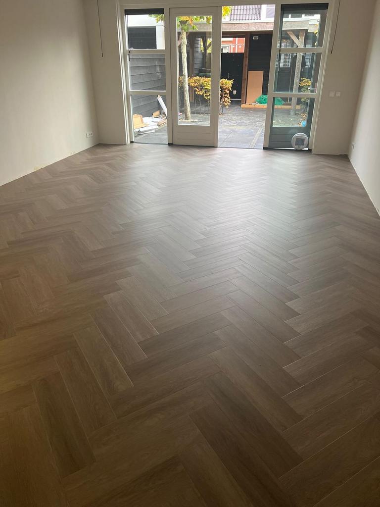 Vloer laten leggen? PVC,laminaat, egaliseren & trapbekleding, Garantie, Verbouw of Aanbouw