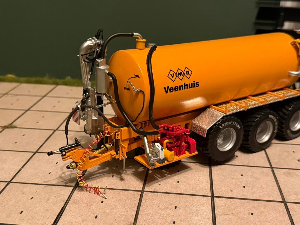 Veenhuis tank 1:32, Ophalen of Verzenden, Zo goed als nieuw, Tractor of Landbouw, Overige merken