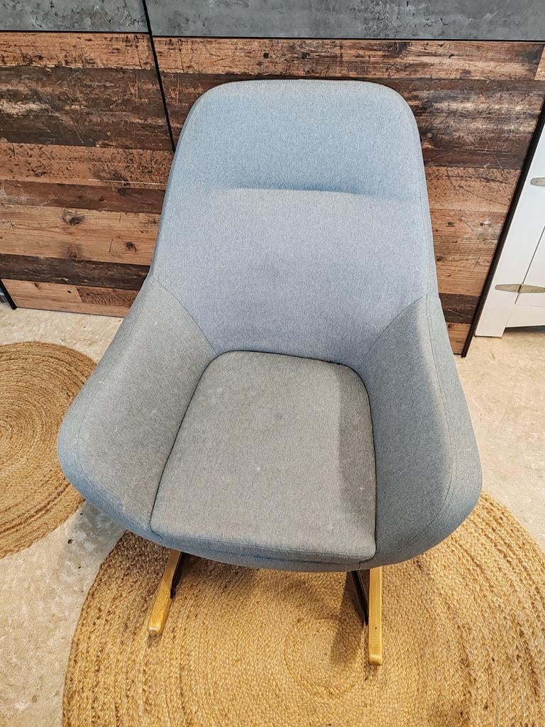 Schommelstoel Jysk Nebel, Huis en Inrichting, Stoelen, Gebruikt, Eén, Stof, Grijs, Ophalen