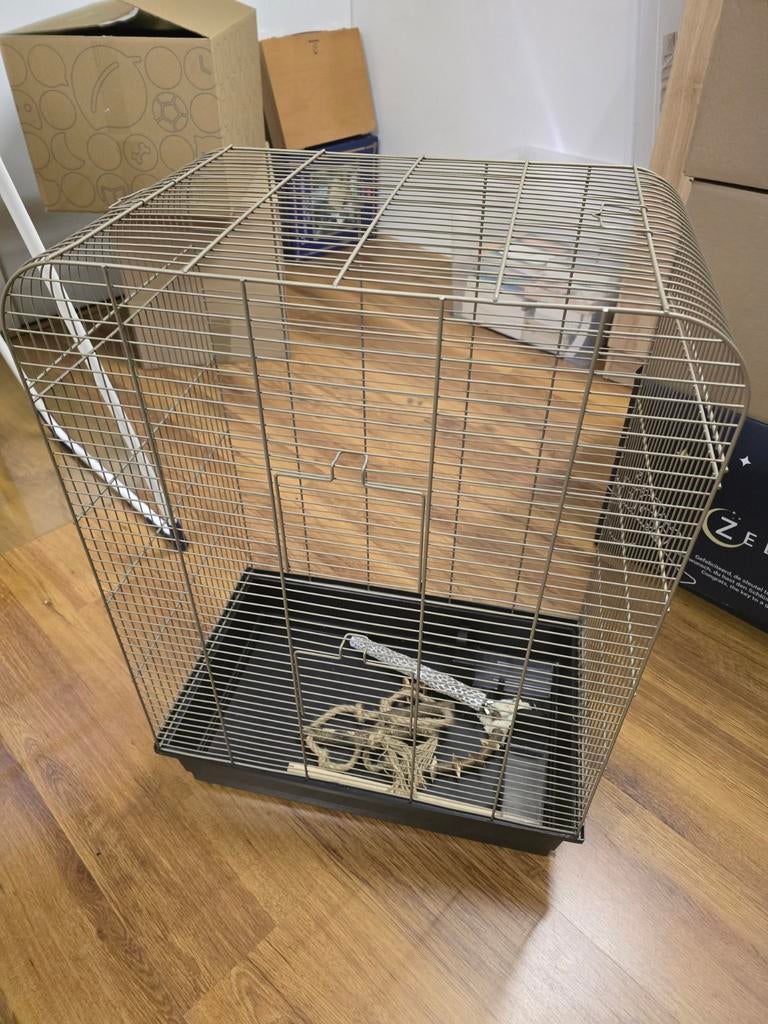 Mooie vogelkooi en nog in goede staat, Dieren en Toebehoren, Ophalen, Zo goed als nieuw, Metaal, Vogelkooi