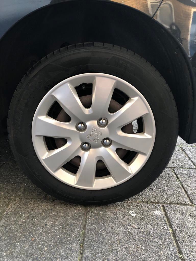 Gezocht!!! 15 inch Peugeot 207 wieldoppen set, Auto diversen, Wieldoppen, Ophalen of Verzenden, Zo goed als nieuw