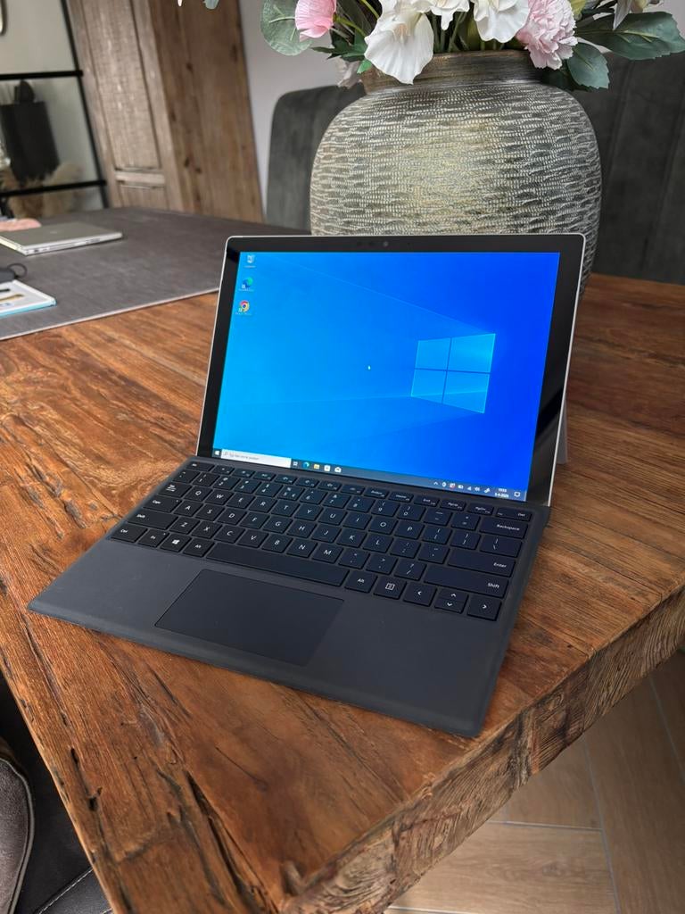 Microsoft Surface Pro (laptop & tablet) Intel Core i5, Qwerty, Ophalen of Verzenden, Zo goed als nieuw, SSD