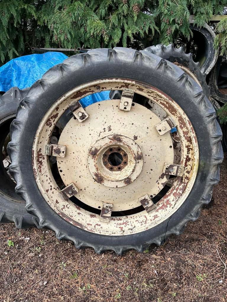 Tractorbanden en verplegingswielen, Zakelijke goederen, Agrarisch | Onderdelen | Banden, Velgen en Assen, Ophalen