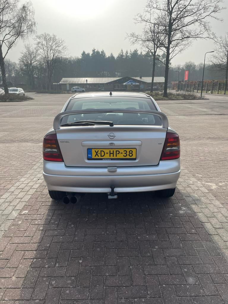 Opel Astra 1.6 I 1998 Grijs, Auto's, Voorwielaandrijving, 40 €/maand, 4 cilinders, Particulier