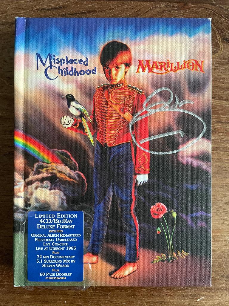 4Cd+BRDvd Marillion Misplaced Childhood GESIGNEERD FISH, Ophalen of Verzenden, Zo goed als nieuw, Progressive