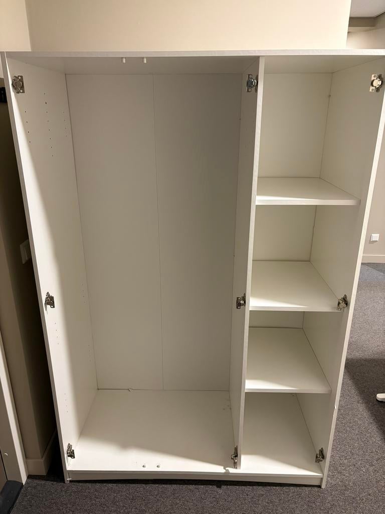 IKEA kledingkast met 3 deuren, Huis en Inrichting, Kasten | Roldeurkasten en Archiefkasten, Ophalen, Zo goed als nieuw, 25 tot 50 cm