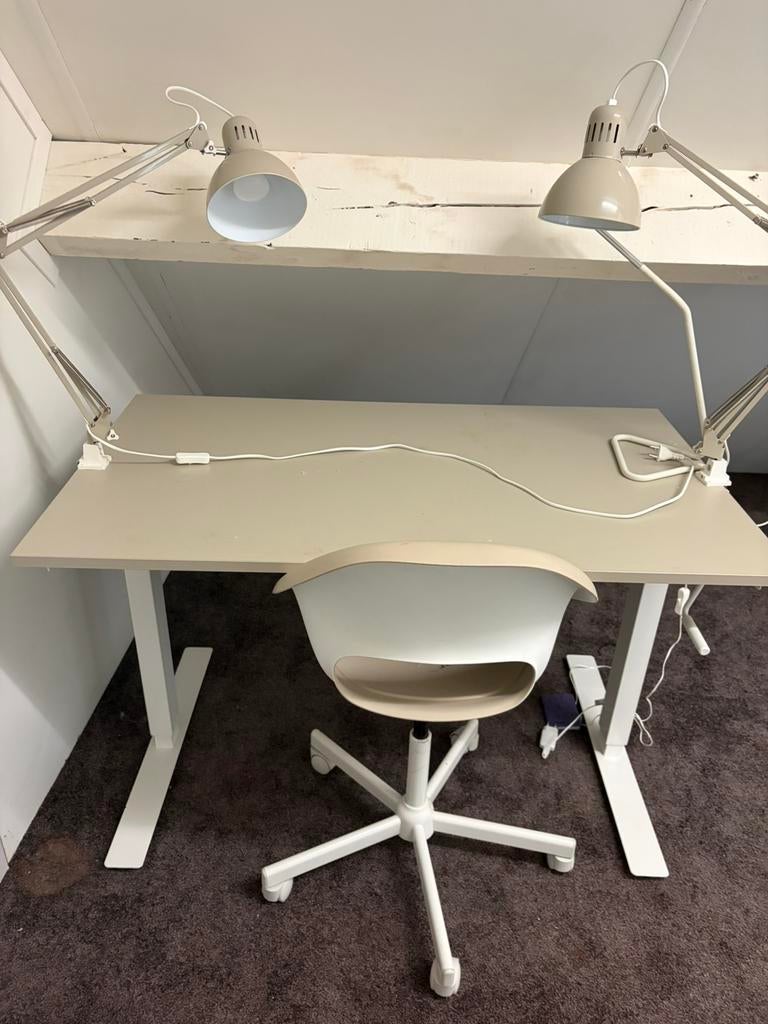 Bureau met stoel & lampjes! Ikea, Ophalen, Zo goed als nieuw