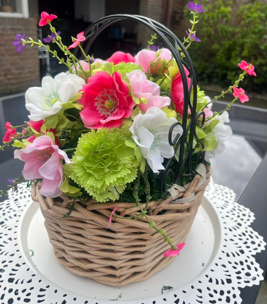 handgemaakt zijde  bloemstuk in mandje, Ophalen, Zo goed als nieuw