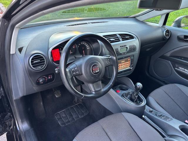 Seat Leon 1.4 TSI Businessline High ECC Audio-CD/MP3 Navigat, Gebruikt, 4 cilinders, Leon, Zwart