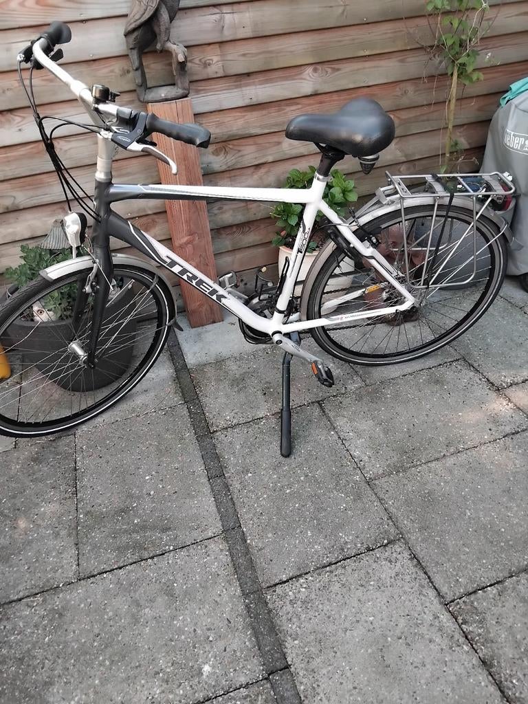 Een nette Trek T500 28 inch en 24 versnellingen, Ophalen, 28 inch, Gebruikt, Meer dan 20 versnellingen