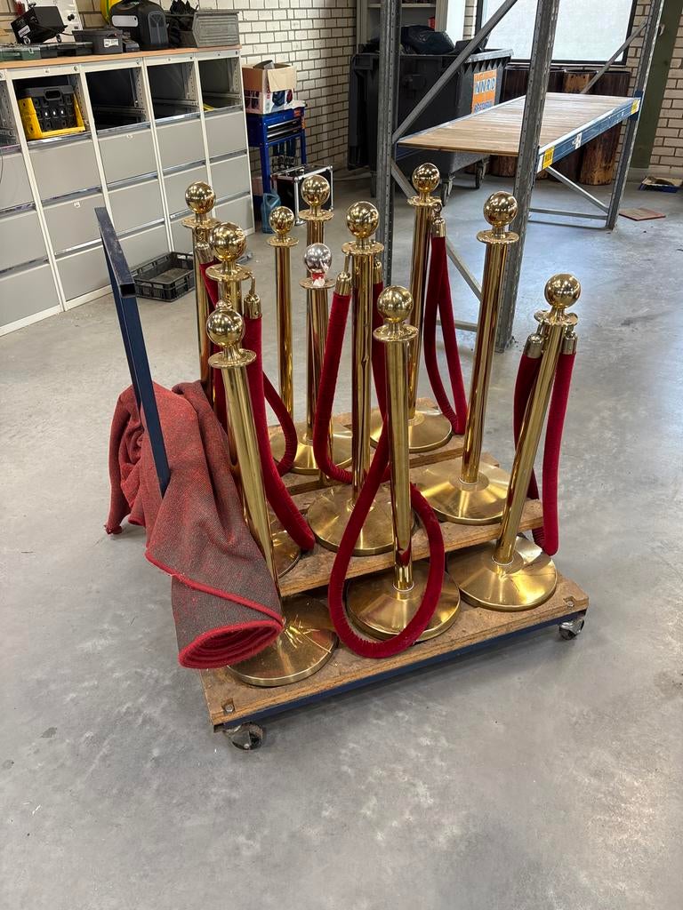 Afzetpaaltjes (11x) met koorden, transportkar & rode lopers, Ophalen, Leeuwarden, Makro, Gebruikt