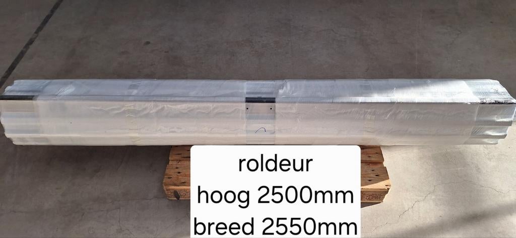 Nieuwe Roldeur 2500x2550mm - Wit, Doe-het-zelf en Verbouw, Rolluiken, Ophalen, 200 cm of meer, Wit, Nieuw