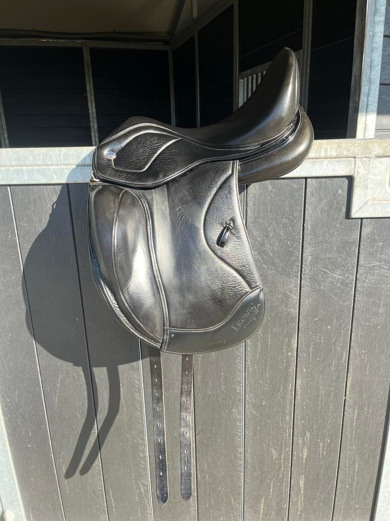 Ikonic dressuurzadel 17 inch, Dieren en Toebehoren, Paarden en Pony's | Zadels, Ophalen of Verzenden, Dressuur