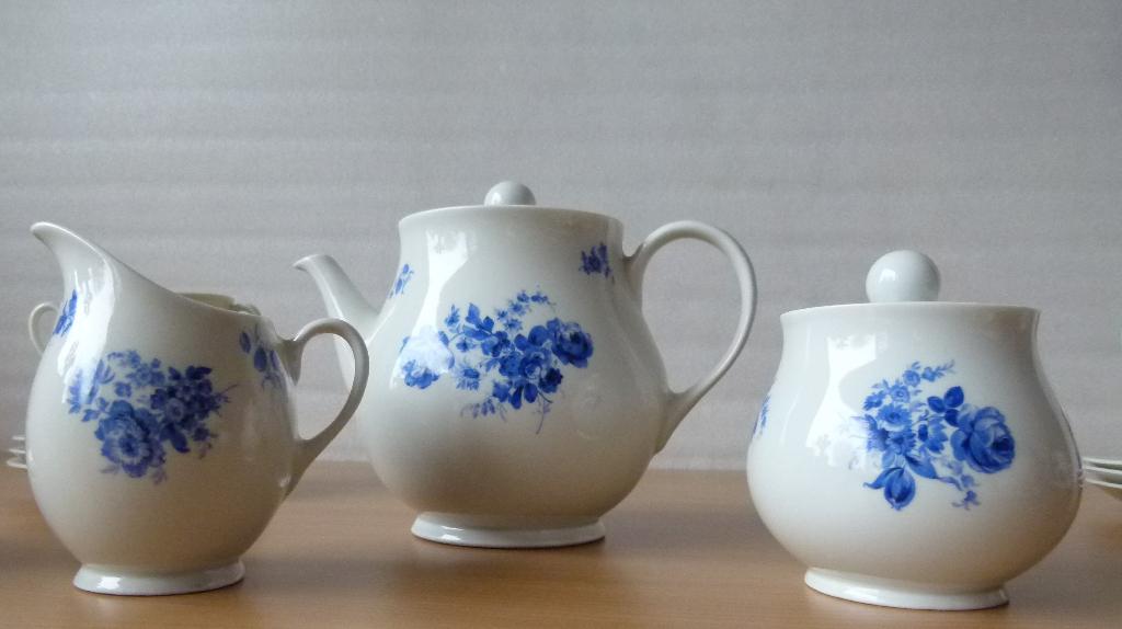 Apart model MOSA Thee Servies met Blauwe Rozen 5 bruggen, Antiek en Kunst, Antiek | Servies los, Ophalen of Verzenden