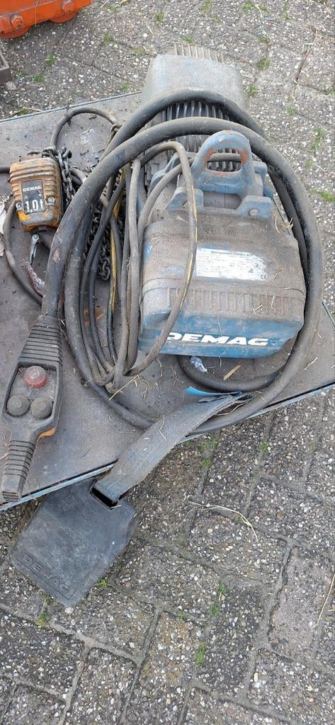 Demag Kettingtakel 1 Ton - Robuust en Betrouwbaar, Ophalen